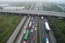 GDP相差不到800亿元，成都未来超过苏州的可能性有多大？图片