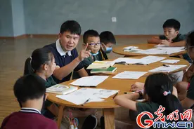 两江新区童心小学校长秦波：我用连环画“晒”家乡图片