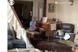 废墟中的坚韧：黎巴嫩老奶奶在狼藉中弹钢琴抚慰伤痛图片