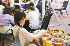 狂吃、催吐、吃奇葩食物……大胃王们为流量 付出了惨痛代价图片