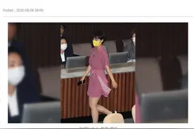 西装不代表权威：韩女议员穿连衣裙出席会议引争议(图)图片