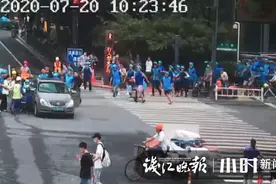 还记得杭州街头被一群“蓝骑士”救下的17岁姑娘么？刚刚获悉：女孩手术成功图片