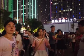贵阳花果园广场舞领舞团：在城市中传递青春朝气图片