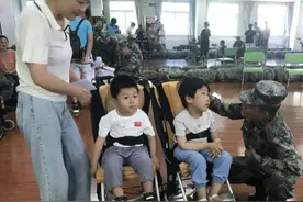 孩子：想见解放军叔叔 部队：安排图片