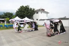 云南大理：暖心！军地联谊搭鹊桥图片