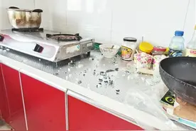 油烟机玻璃面板崩裂图片