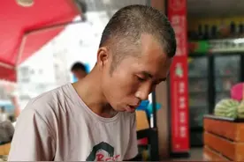 东莞美团外卖骑手送餐途中出车祸，生活费成难题，应由谁负担？图片