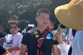 “淡定哥”是真淡定！300米悬崖“荡绳”心如止水图片