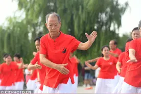 湖南道县：千人健身迎接全民健身日图片