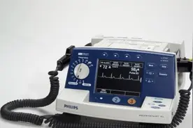 公共场所应当配备体外除颤仪：《湖南省现场救护条例》11月1日起正式施行，要求各级各类学校开设现场救护课程图片