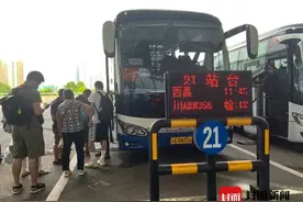成昆铁路停运 成都至西昌加开班线客车图片