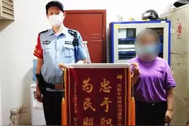 少女为见网友偷偷出走 成都铁警在火车站将其拦下图片
