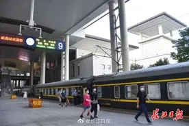 武铁客流恢复近五成，武汉始发广深的部分列车客座率超九成图片