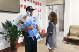 暖闻｜株洲8岁女童溺水：法警潜水救上岸，护士心肺复苏救活图片
