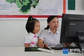 扶贫路上的“母女”情图片