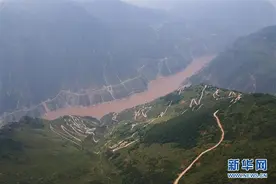 8年“死磕”换来山路108弯图片