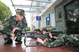 能白衣执甲战疫情，亦能驰骋沙场励精兵图片