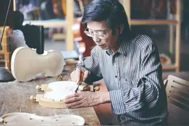 “小提琴是有生命的……影响我制琴的因素，只有重病与身故”图片