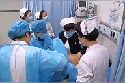 新生儿带着“盔甲”出生！医生：这是稀有装备图片