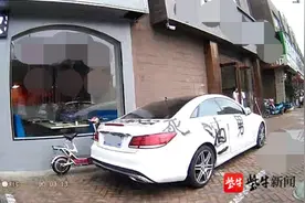 因分手后愤愤不平 女子给前男友的车喷上“渣男”图片
