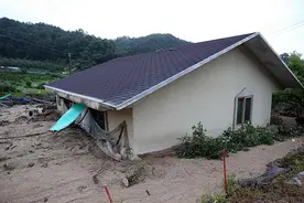 韩国多地暴雨成灾引发洪水，台风来袭或促成韩史上最长雨季图片