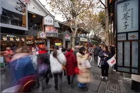 给大家介绍一下：宽窄巷子，全国示范步行街图片