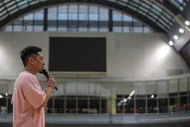 全民健身——健身“大咖”：“王总”和他的网红篮球场图片