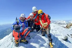 39岁英国男子成世界第一人，膝盖以上双截肢仍征服世界最危险山峰图片