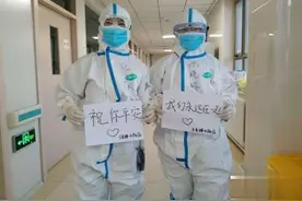 为七旬患者理完发 老人回赠给她一个大大的拥抱图片
