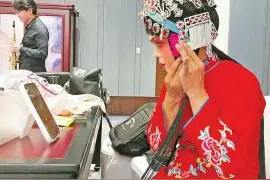 吕剧戏迷更有后来人图片