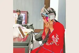 吕剧戏迷更有后来人图片