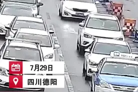 马路不是游乐场！女童来回奔跑横穿马路被撞图片