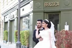 贝鲁特大爆炸时一对新婚夫妻正在拍婚纱照 冲击波将他们掀翻图片