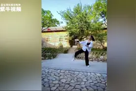 好飒！功夫女孩演练流星锤走红，网友笑称：“女侠饶命！”图片
