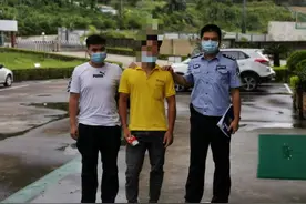 只因被看一眼，深圳五男子宵夜酒后用塑料凳酒瓶猛砸隔壁桌食客图片