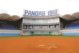 中山“棒球小镇”训练国少队员进行时图片