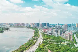 鸟瞰南阳城，梦幻如仙境图片