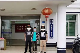 男孩放假后天天玩手机 父母说两句他打了110图片