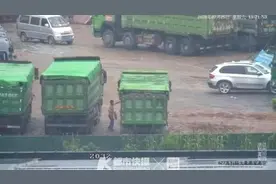 工程车司机胆大包天，套牌上路图片