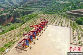 长庆油田青工发明油井“科技利器”：解油污 护生态图片