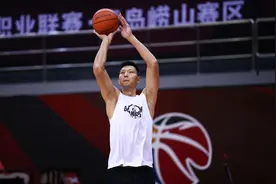 韩德君照常备战无大碍，杜锋强调平常心面对反扑图片