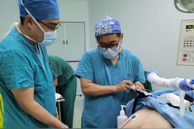 男子遭机器挤压至左前臂完全离断 九六〇医院断肢再植手术给新生图片