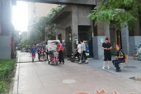 西安翡丽城小区新装门禁进小区和单元楼都要刷脸 业主担心信息泄露图片