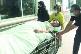 生死关头 小伙跳进化粪池救人图片