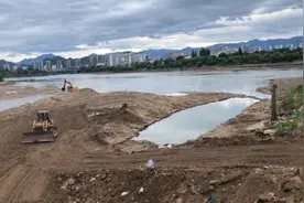 黄山屯溪明代老大桥构件打捞工作开始，此前在山洪中被冲毁视频封面
