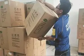 走向我们的小康生活｜快递小哥们的奋斗故事：汗水饱含奋斗，包裹满装幸福图片
