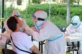 艾尼娃尔 · 艾克木：身为党员就要冲在一线图片