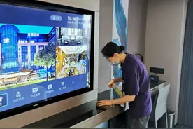 外卖送餐小哥一晚上能接到十几单酒店客人订单，有中高端酒店眼下入住率已接近90%｜酒店复苏：谷底反弹曲线勾画回暖新场景图片