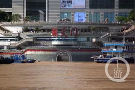 朝天门门洞又被淹！嘉陵江2020年第1号洪水过境重庆主城图片