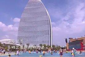三亚海滩的哥伦比亚泳装风情图片